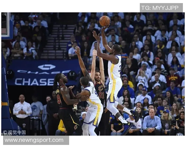 杜兰特赞詹姆斯三分后仰跳投稳定性提升展现出不断进步的实力